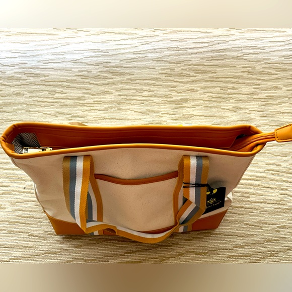 NWT Moda Luxe Tote - Picture 6 of 10